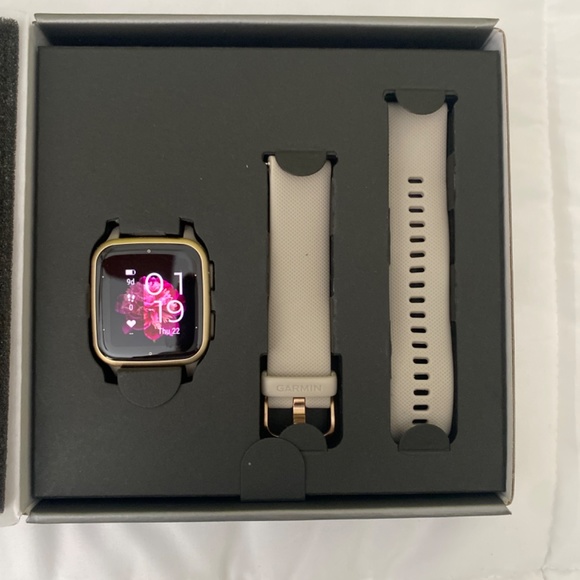 Like new Garmin Venu 2 music edition smart watch. main image 4